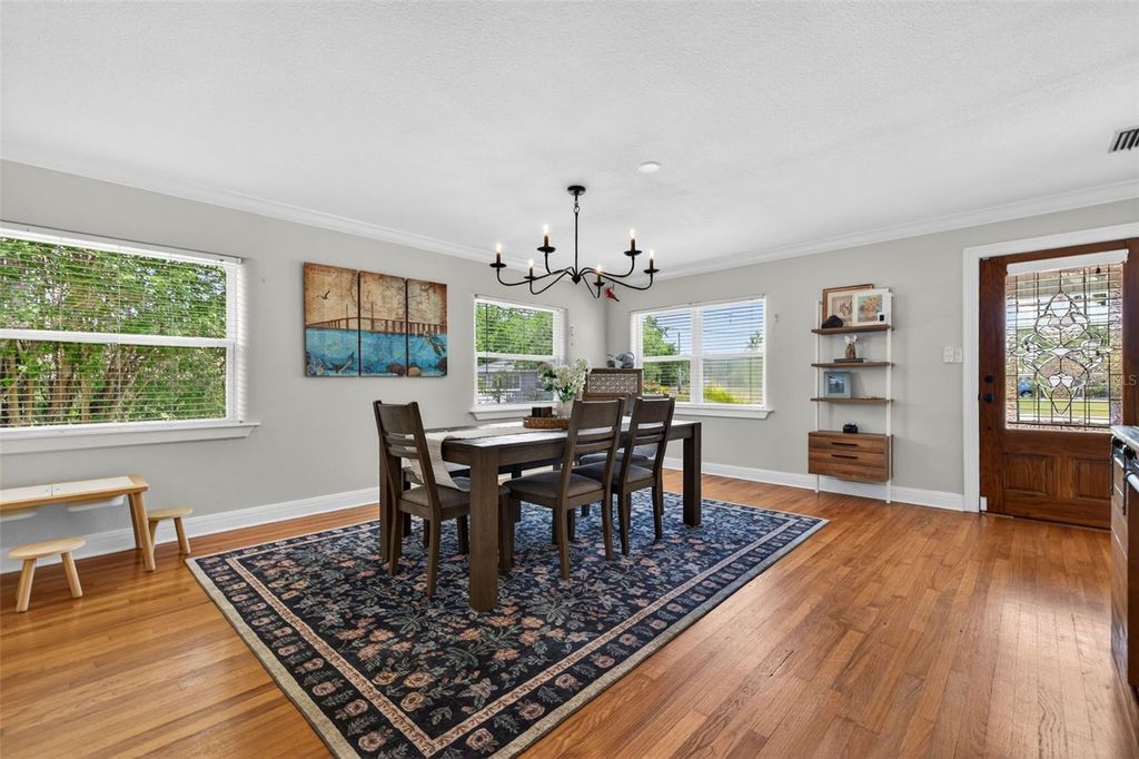 Image 5 of property listing at 3318 N RIDGE AVENUE, Tampa, FL 33603