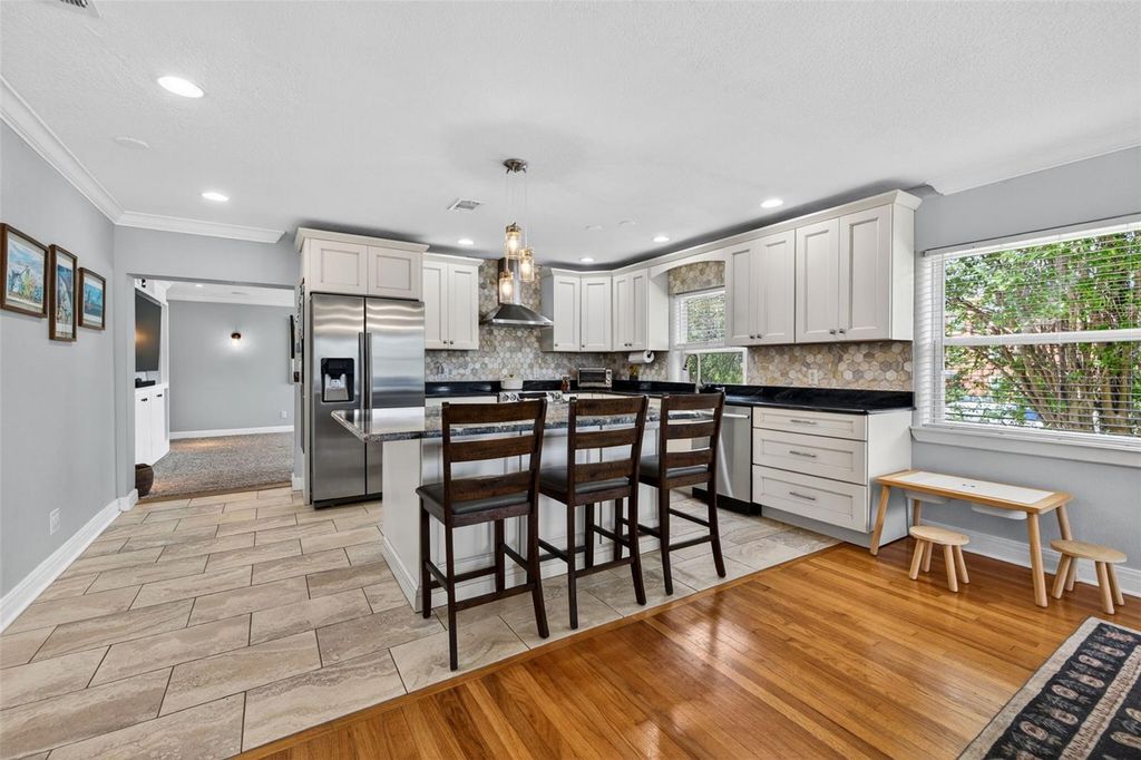 Image 6 of property listing at 3318 N RIDGE AVENUE, Tampa, FL 33603