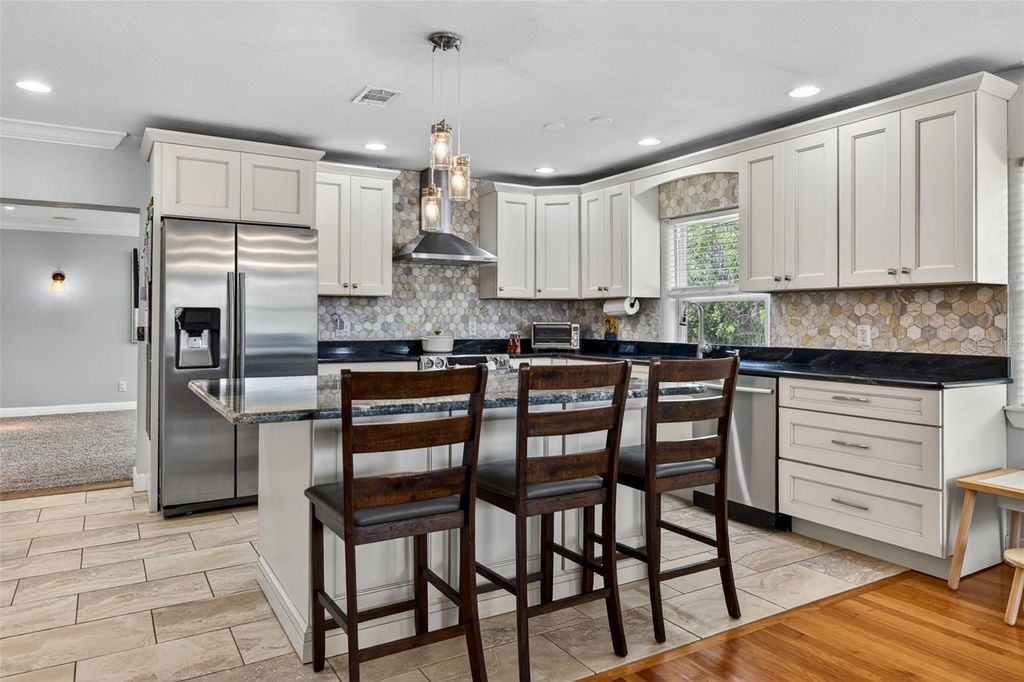 Image 8 of property listing at 3318 N RIDGE AVENUE, Tampa, FL 33603