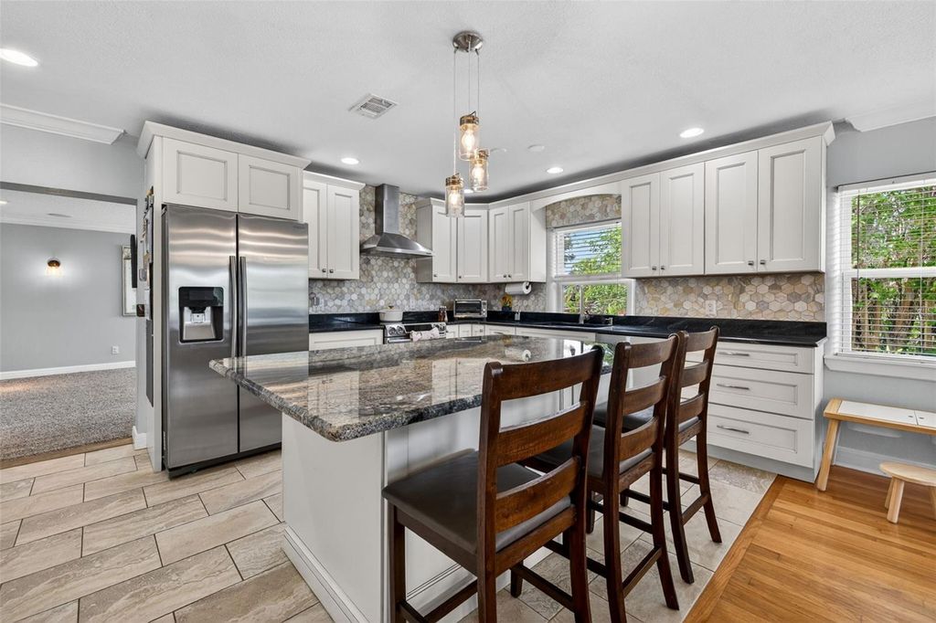 Image 9 of property listing at 3318 N RIDGE AVENUE, Tampa, FL 33603