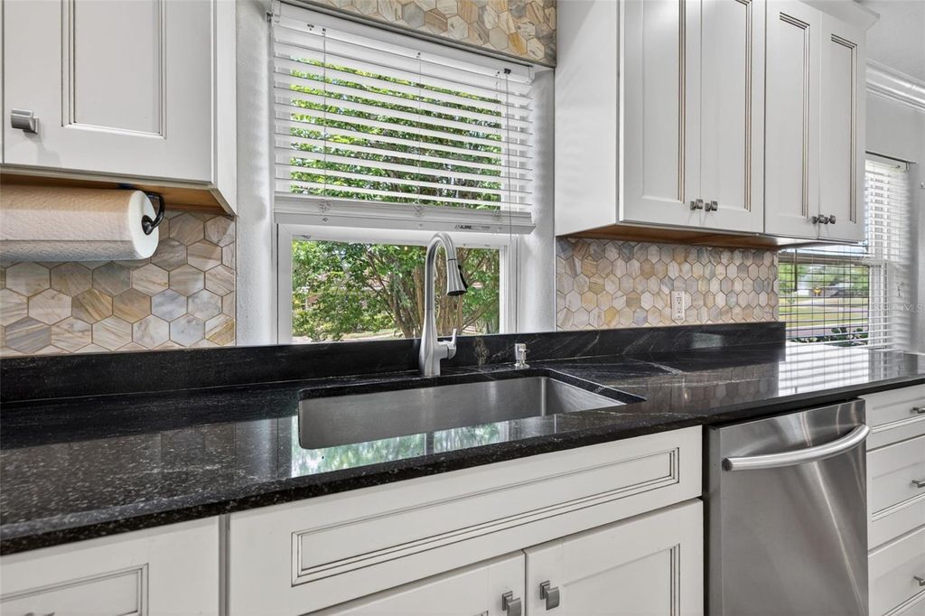 Image 10 of property listing at 3318 N RIDGE AVENUE, Tampa, FL 33603