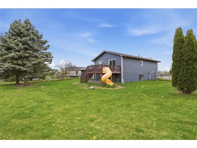 1441 Hallewood Boulevard, New Richmond, WI 54017
