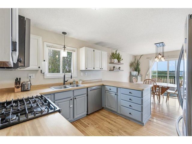 1441 Hallewood Boulevard, New Richmond, WI 54017