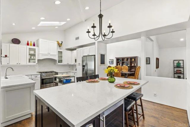 1305 Scenic Dr, Escondido, CA 92029