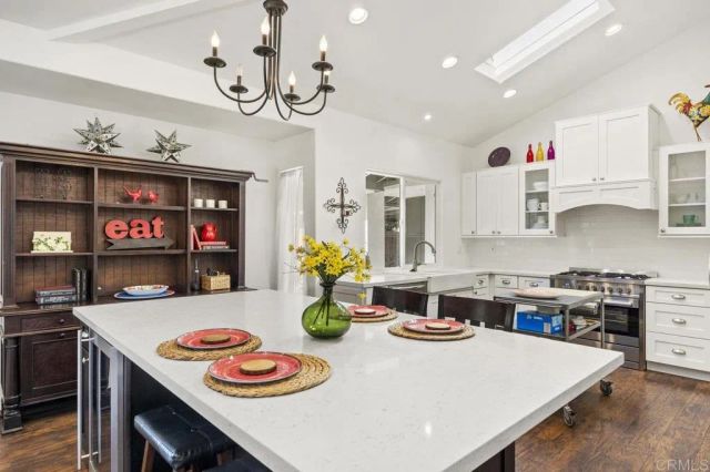 1305 Scenic Dr, Escondido, CA 92029