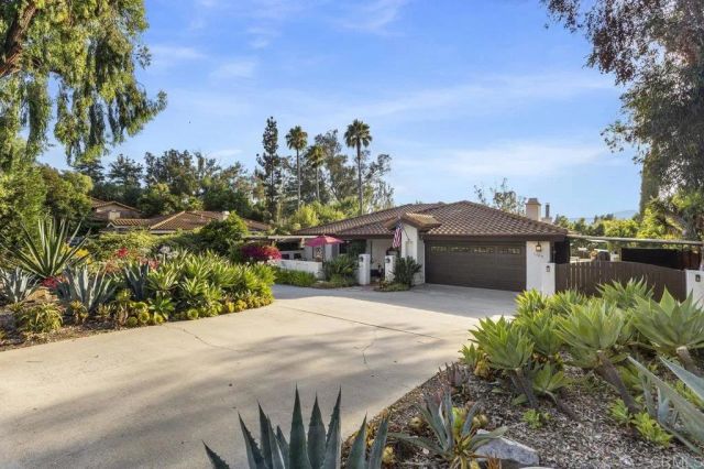 1305 Scenic Dr, Escondido, CA 92029
