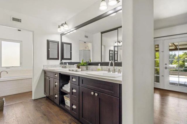 1305 Scenic Dr, Escondido, CA 92029