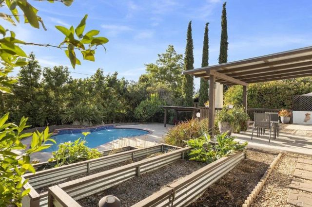 1305 Scenic Dr, Escondido, CA 92029