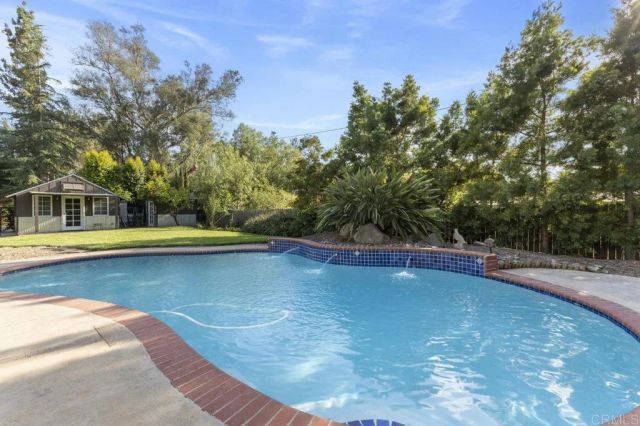 1305 Scenic Dr, Escondido, CA 92029