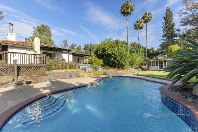 1305 Scenic Dr, Escondido, CA 92029
