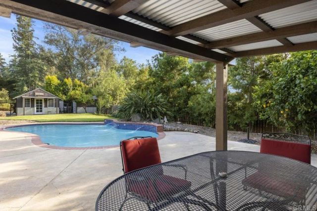 1305 Scenic Dr, Escondido, CA 92029