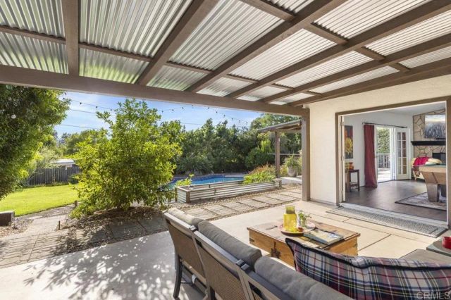 1305 Scenic Dr, Escondido, CA 92029