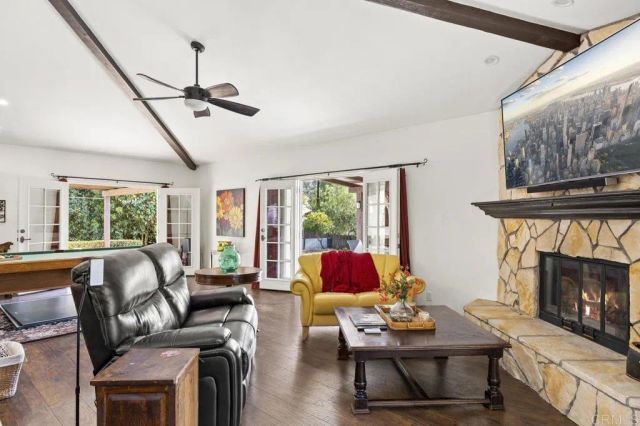 1305 Scenic Dr, Escondido, CA 92029