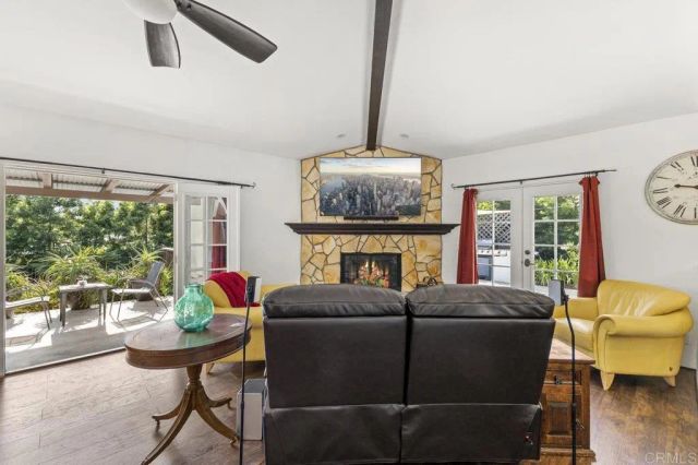 1305 Scenic Dr, Escondido, CA 92029