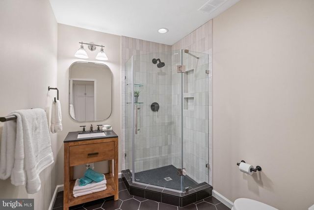 2729 UNICORN LN NW, Washington, DC 20015