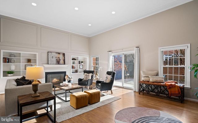 2729 UNICORN LN NW, Washington, DC 20015