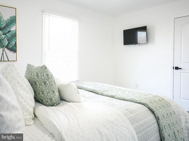 2111 WARREN WAY DR, Westminster, MD 21157