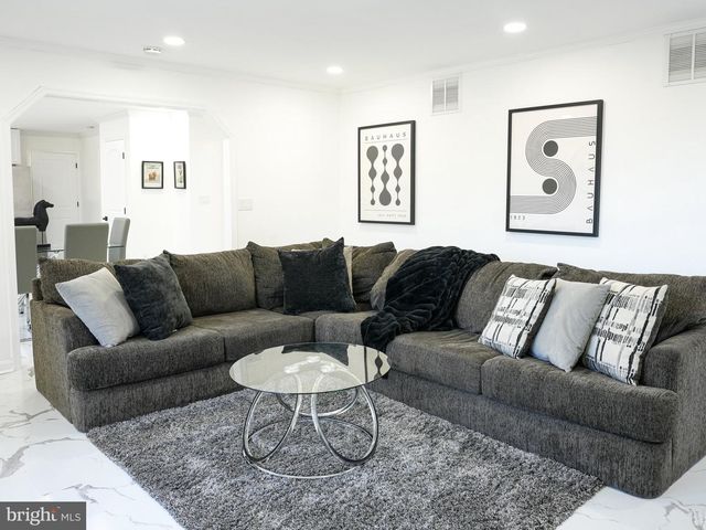 2111 WARREN WAY DR, Westminster, MD 21157