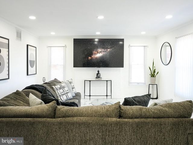 2111 WARREN WAY DR, Westminster, MD 21157