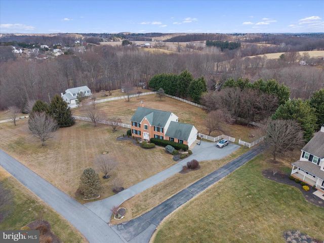 2111 WARREN WAY DR, Westminster, MD 21157