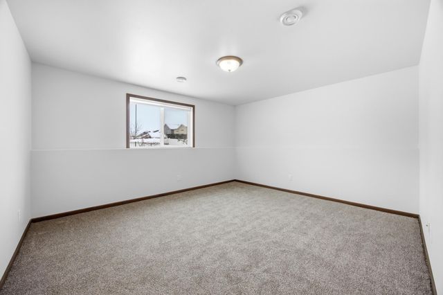 5659 61st Street S, Fargo, ND 58104