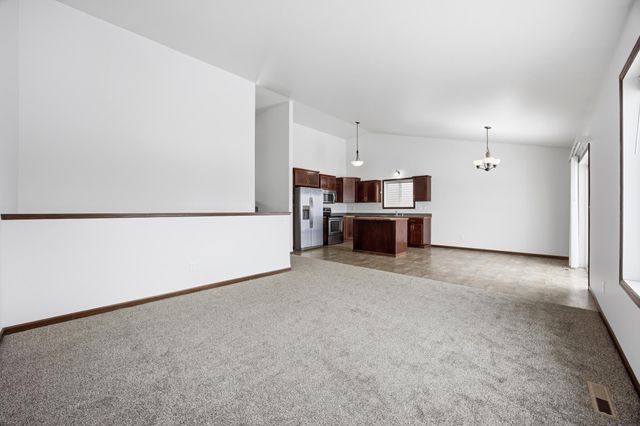 5659 61st Street S, Fargo, ND 58104