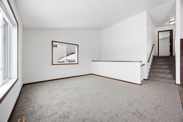 5659 61st Street S, Fargo, ND 58104