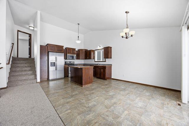 5659 61st Street S, Fargo, ND 58104