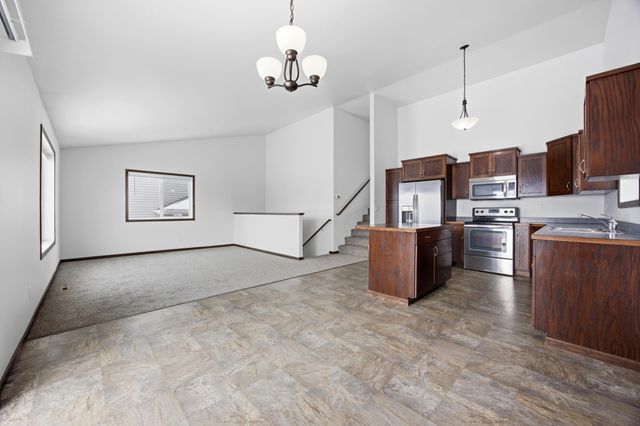 5659 61st Street S, Fargo, ND 58104