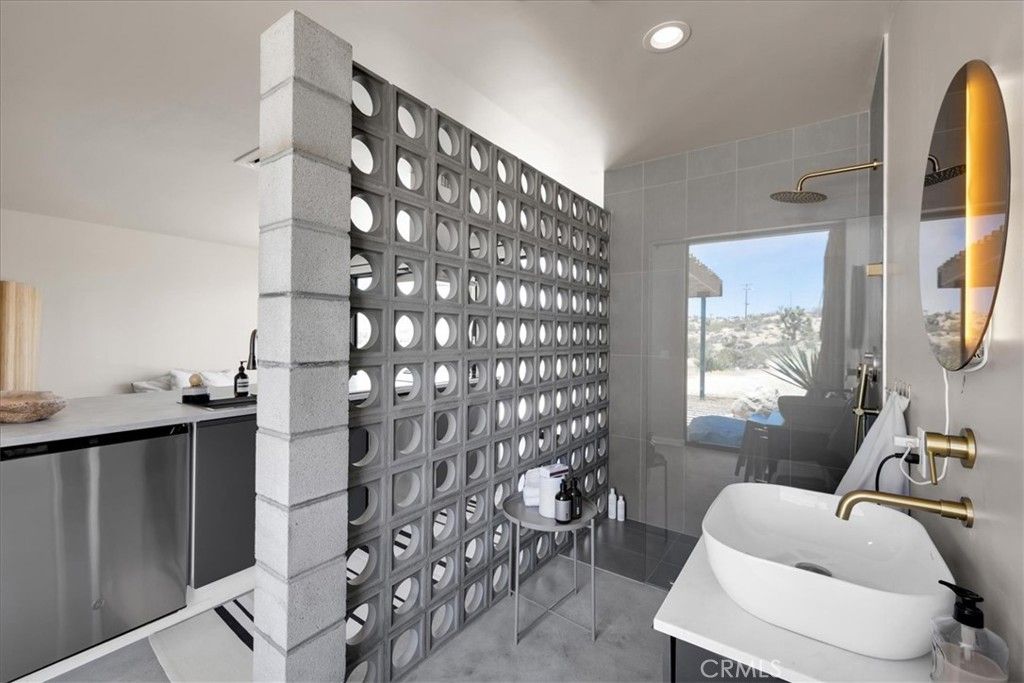 Image 16 of property listing at 6250 Avalon, Yucca Valley, CA 92284