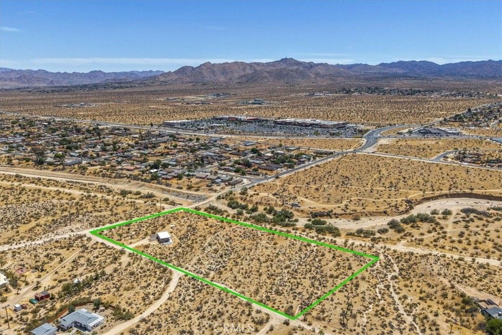 Image 32 of property listing at 6250 Avalon, Yucca Valley, CA 92284