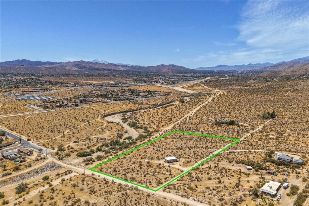 Image 33 of property listing at 6250 Avalon, Yucca Valley, CA 92284