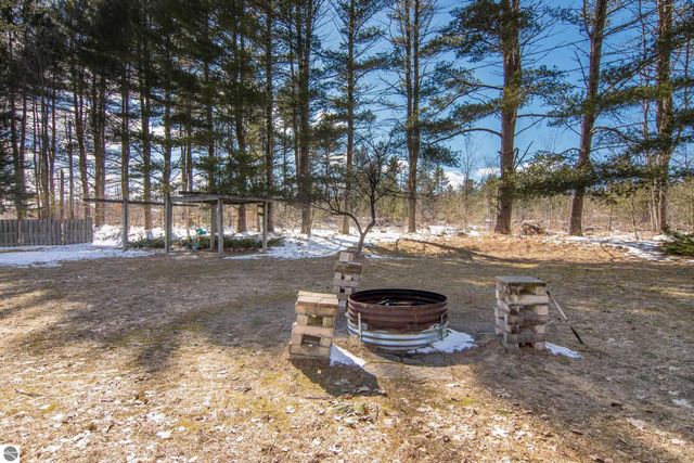 106 Pearl Street, Kingsley, MI 49649