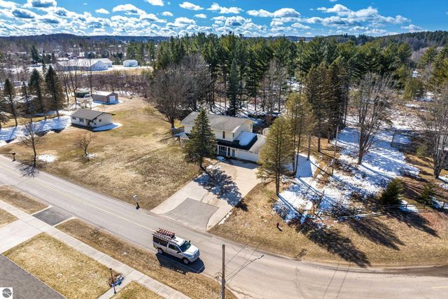 106 Pearl Street, Kingsley, MI 49649