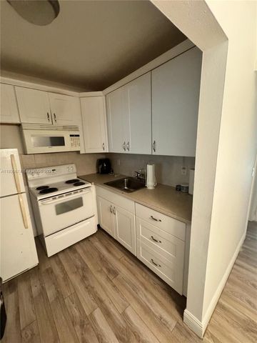 118 E Salisbury E 118, West Palm Beach, FL 33417