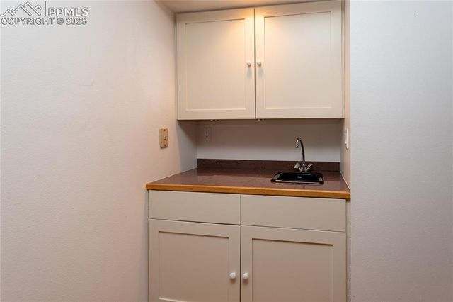 135 Broadmoor Hills Drive, Colorado Springs, CO 80906