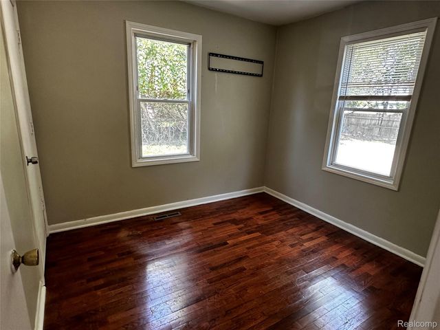 1233 Allen Street, Burton, MI 48529