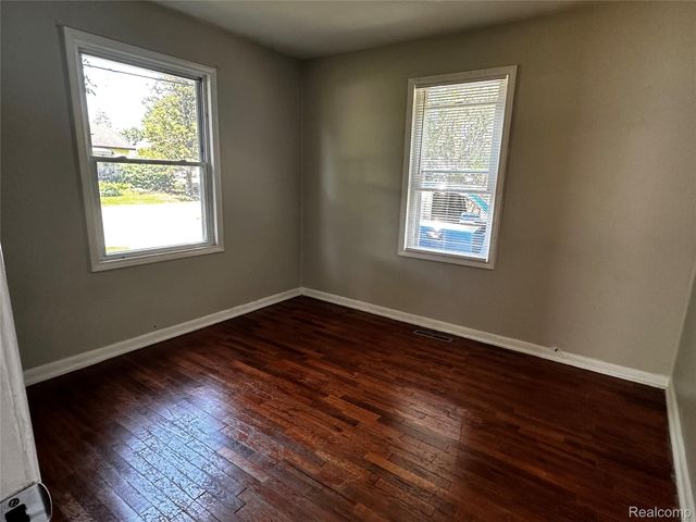 1233 Allen Street, Burton, MI 48529