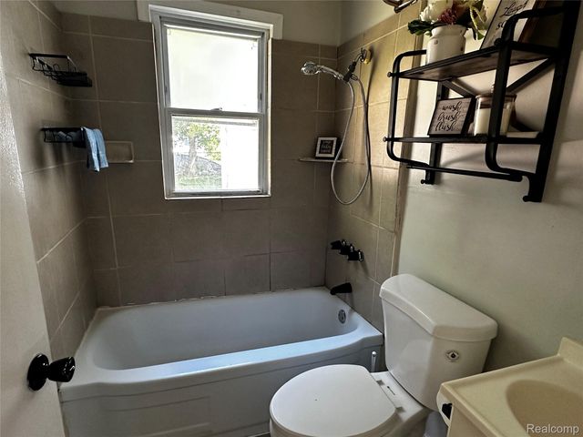 1233 Allen Street, Burton, MI 48529