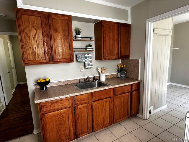 1233 Allen Street, Burton, MI 48529
