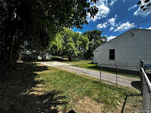 1233 Allen Street, Burton, MI 48529
