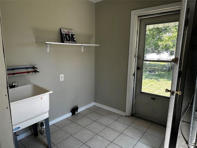 1233 Allen Street, Burton, MI 48529
