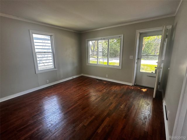 1233 Allen Street, Burton, MI 48529