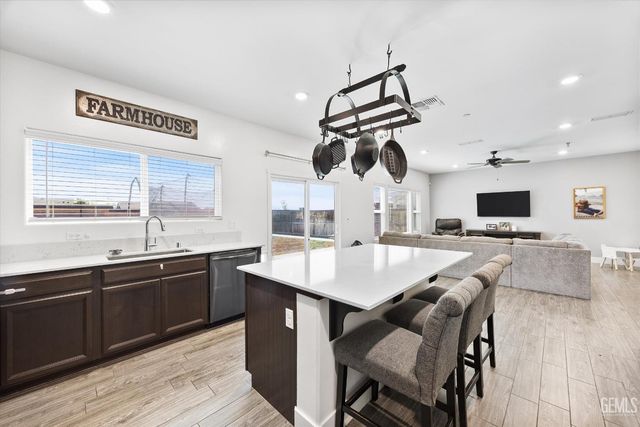 9615 Silver Falls Lane, Bakersfield, CA 93263