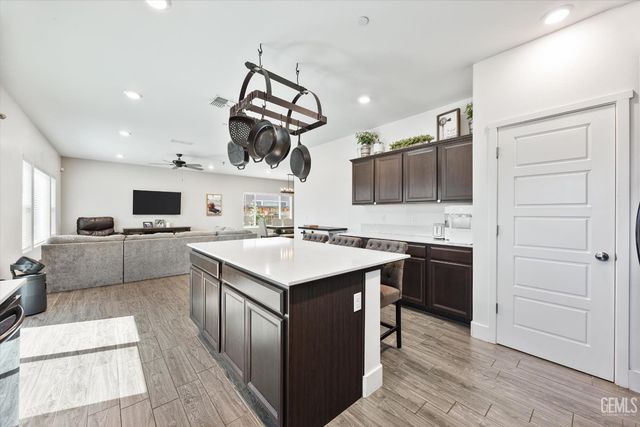 9615 Silver Falls Lane, Bakersfield, CA 93263