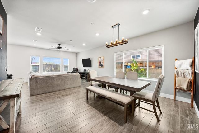 9615 Silver Falls Lane, Bakersfield, CA 93263