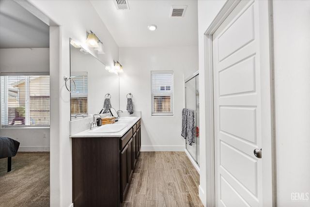 9615 Silver Falls Lane, Bakersfield, CA 93263