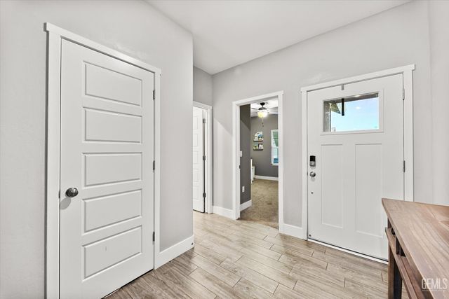 9615 Silver Falls Lane, Bakersfield, CA 93263