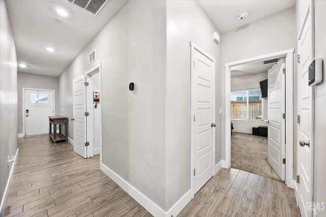 9615 Silver Falls Lane, Bakersfield, CA 93263