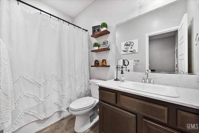 9615 Silver Falls Lane, Bakersfield, CA 93263